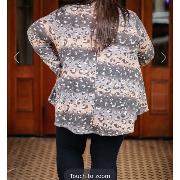 Ombré leopard Top . 4x . Only worn once. Like new ! - Picture 2 of 6